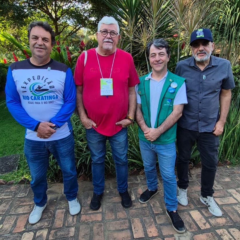 Além do coordenador do Fórum Nacional de Comitês de Bacias Hidrográficas (FNCBH), Maurício Scalon, estavam presntes o assessor de imprensa do FNCBH e presidente do CBH Manhuaçu, Senisi Rocha; o coordenador-adjunto do Fórum Mineiro de Comitês de Bacias Hidrográficas e presidente do CBH Piranga, Carlos Eduardo Silva; e o secretário do CBH Doce, Flamínio Guerra.
